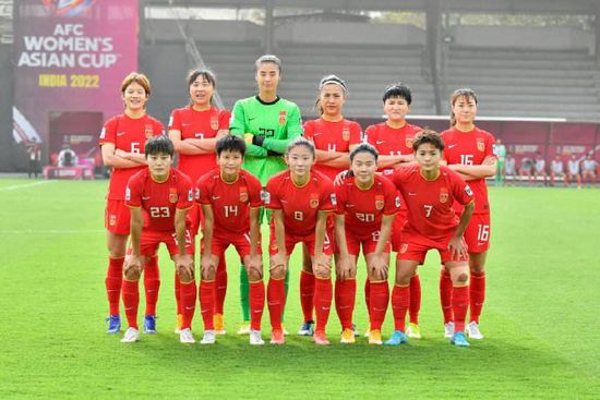 《中国机长》连续五天夺得单日票房第一名，累计票房突破21亿，暂列2019年度国产片票房第五名。