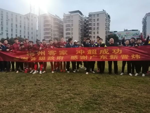 该剧第1集已于10月6日开播，目前口碑良好，豆瓣评分8.9，烂番茄新鲜度88%，MTC媒体评分65/100。