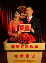 这个以春花为核心的姐妹团自称“Sunny”（阳光）。