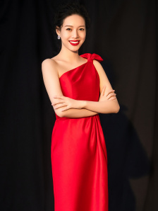 除了他的父母和同父异母的妹妹，马修还为前女友蕾切尔·邓恩留下了遗产。
